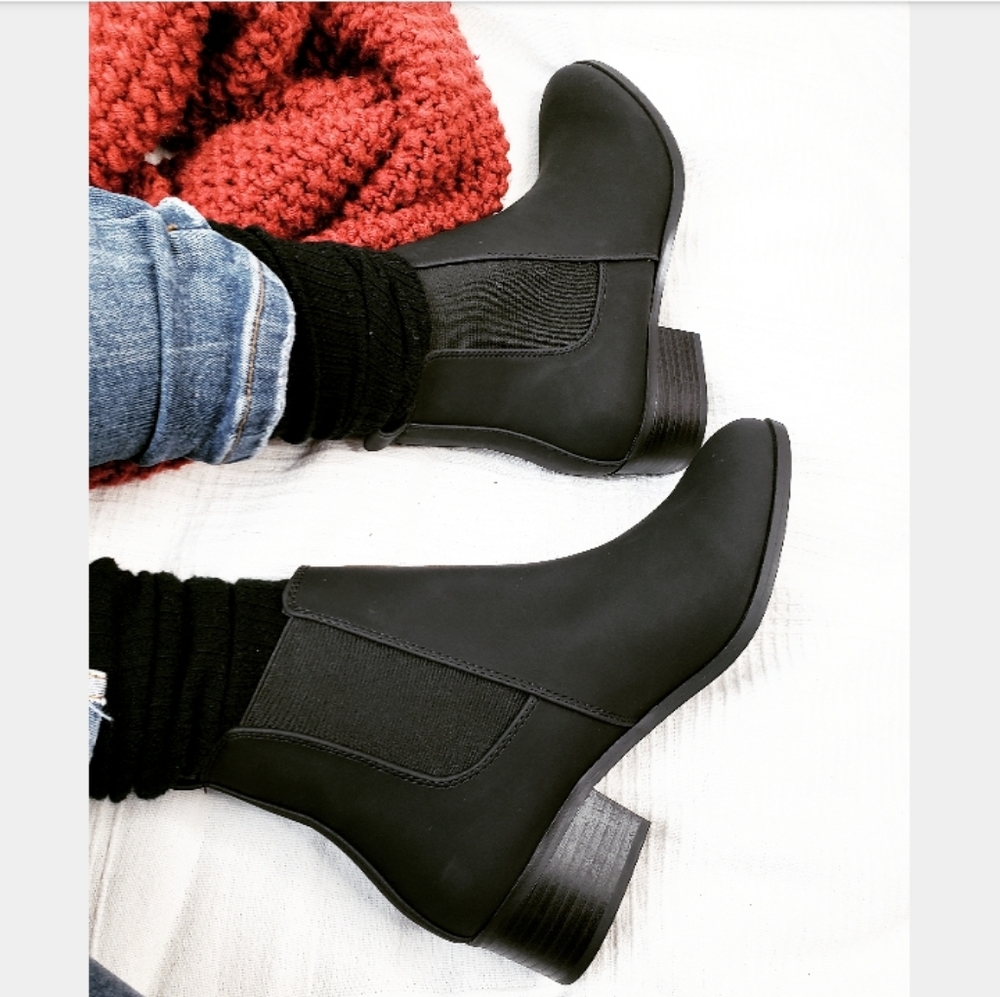 🚨//Winter Lovin// ankle boots - Picture 2 of 6